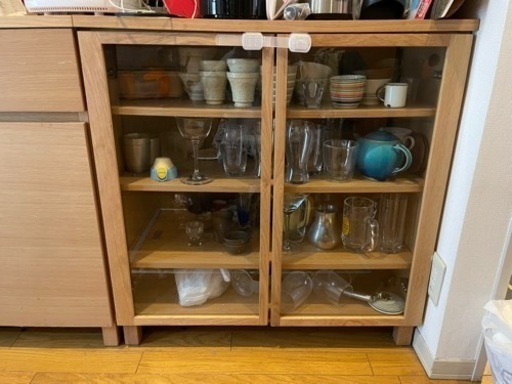 無印良品　　ガラス扉の棚