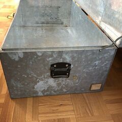 トタン衣装箱（大）の画像