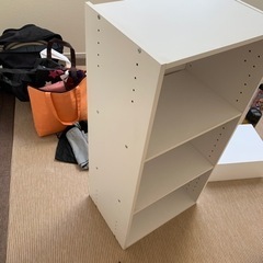 3段の本棚　白の画像