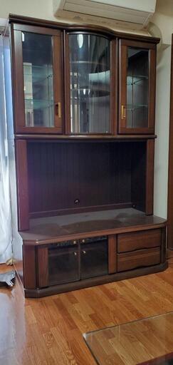 アンティークなテレビラックです。