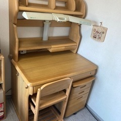 学習机とイスのセットの画像