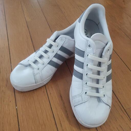 adidas スニーカー 23cm