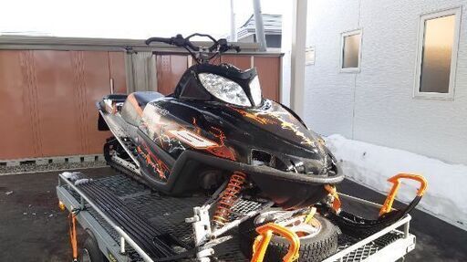 アークティックキャット　M8　スノーモービル