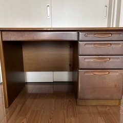 イトーキ学習机　卓上蛍光灯付き