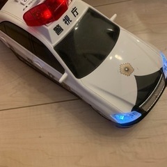 ライトが光って音が鳴るパトカー　