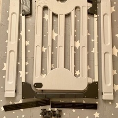 JTC グレイッシュ ベビーゲート 定価8990円（中古。一部欠品あり、幅76〜94cmであれば利用に支障無し）の画像