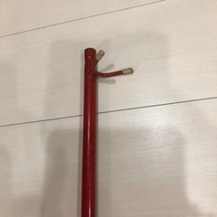 砂浜に魚釣りの竿を立てる道具の画像