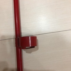 砂浜に魚釣りの竿を立てる道具の画像