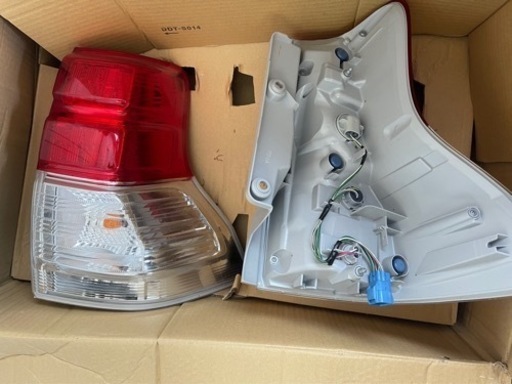 ランドクルーザープラド　テールランプ