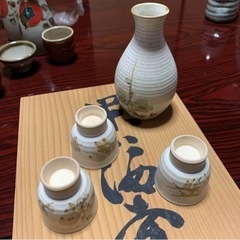 お猪口3つ 徳利1つの画像