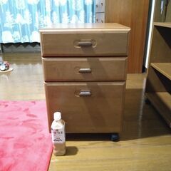 キャスター付き引き出し棚