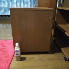 キャスター付き引き出し棚の画像