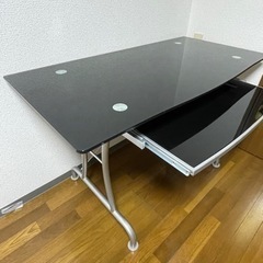 パソコンデスクの画像