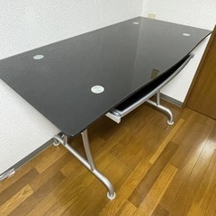 パソコンデスクの画像