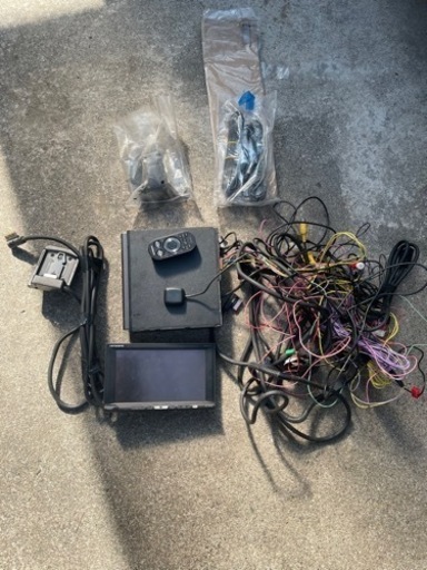 中古品 carrozzeria ｶｰﾅﾋﾞ AVIC-HRV100 ﾌｨﾙﾑｱﾝﾃﾅ･ﾓﾆﾀｰ取付台新品