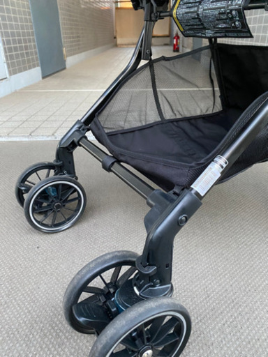 使用回数5回以下の ベビーカー Combi ホワイトレーベル　スゴカルα 4キャス　compact エッグショック