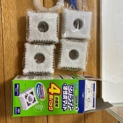 水槽（アクリル）と飼育用グッズの画像