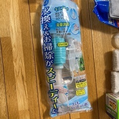 水槽（アクリル）と飼育用グッズの画像