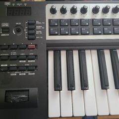 MIDIキーボード2台　EDIROL by Roland PCR-300 & ALESIS Q49　オマケでスタンド付きの画像