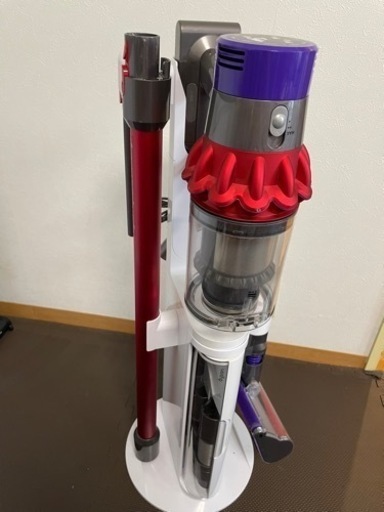決まりました！ダイソン　Dyson v10 fluffly＋　SV12 ダイソン純正フロアドック付き　美品