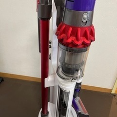 決まりました！ダイソン　Dyson v10 fluffly＋　SV12 ダイソン純正フロアドック付き　美品