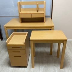 ★お値下げ★ニトリの学習机 4点セット おまけ付きの画像