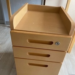 ★お値下げ★ニトリの学習机 4点セット おまけ付きの画像