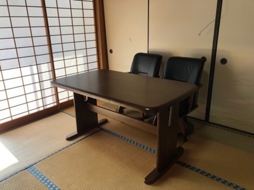 テーブルと椅子のセット