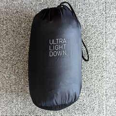 ユニクロ　ULTRA LIGHT DOWN　黒　MENS XLの画像