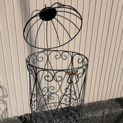 アイアン製バードケージの画像
