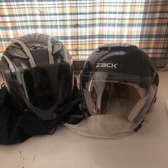 ヘルメット2つ