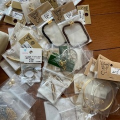 パール、天然石、ビーズ、アクセサリーパーツ一式の画像