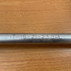 十時レンチ　カー用品　タイヤ交換の道具の画像