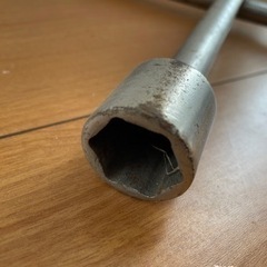十時レンチ　カー用品　タイヤ交換の道具の画像