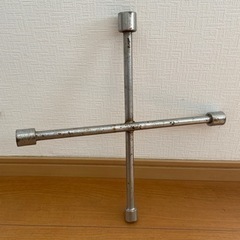 十時レンチ　カー用品　タイヤ交換の道具