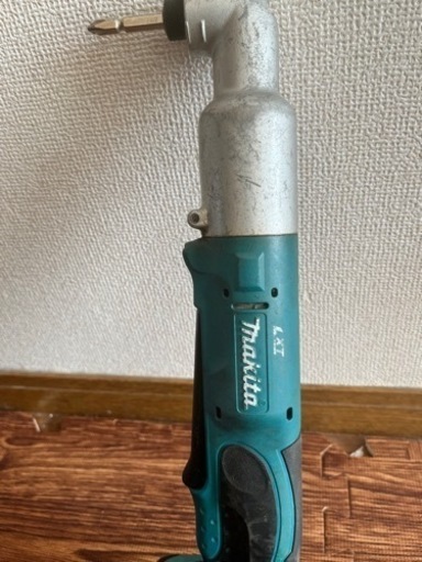 マキタ充電式アングルインパクトドライバー充電付き