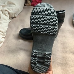 ゴム製のブラックレインシューズの画像