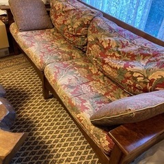 木製ファブリックソファ