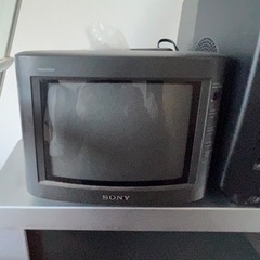 古いブラウン管テレビの画像