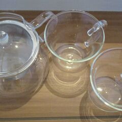 【中古品】HARIO製耐熱茶々急須とグラスカップ2個セット♪ハーブティーや緑茶にどうぞの画像