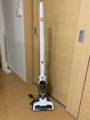 ハンディ掃除機　白　少し汚れあり