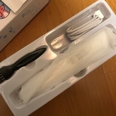 【新品未使用】ペット用バリカン 電動 犬 猫 バリカン LEDライト搭載 ブラックライト 部分用バリカン 足裏 耳裏 顔回り お尻 2段階スピード調整 改良ペットバリカンUSB充電式 自宅トリミング用 初心者向け 切れ味 小型 軽量 部分カット ホワイト の画像