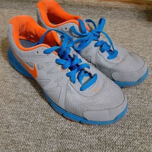 NIKEデザインスニーカー27センチ　綺麗です。