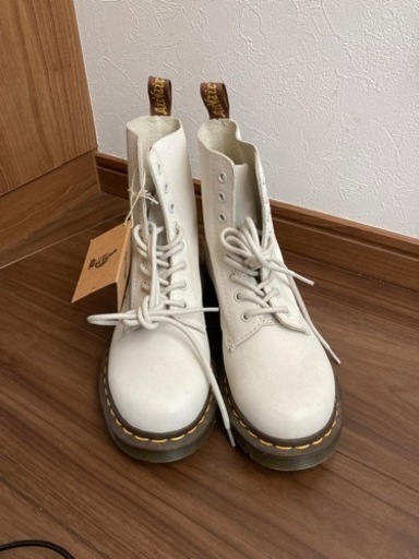 新品ドクターマーチン