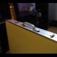 折りたためるテーブルの画像