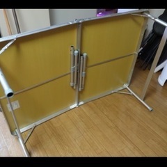 折りたためるテーブルの画像