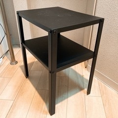 IKEA KNARREVIK クナレヴィーク（ベッドサイドテーブル）の画像