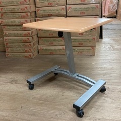 高さ調整可能なデスク