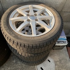 スタッドレスタイヤ4本アルミ付きの画像