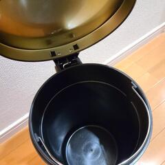 【ステンレスごみ箱】ペダルペール お譲りしますの画像